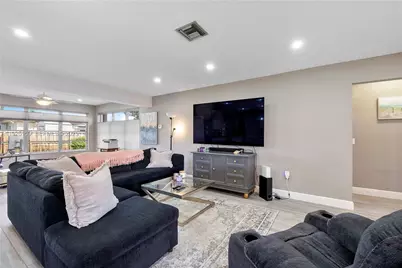 8831 NW 11th St, Pembroke Pines, FL 33024 - Photo 16