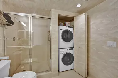 1000 W Island Blvd #1608, Aventura, FL 33160 - Photo 24