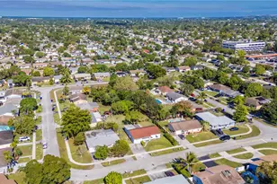 8221 SW 10th St, North Lauderdale, FL 33068 - Photo 14