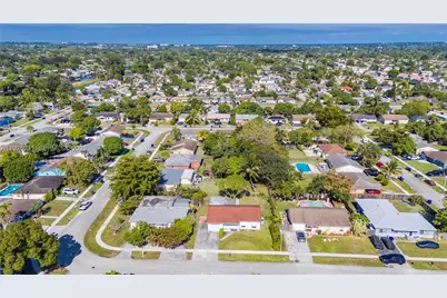 8221 SW 10th St, North Lauderdale, FL 33068 - Photo 12