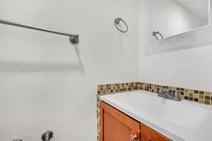 5631 W 28th Ave, Hialeah, FL 33016 - Photo 18