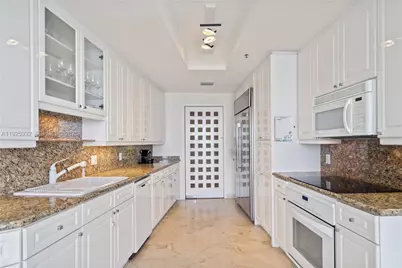 808 Brickell Key Dr #3304, Miami, FL 33131 - Photo 12