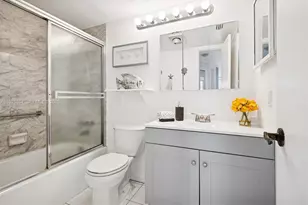 9511 N Hollybrook Lake Dr, Pembroke Pines, FL 33025 - Photo 14