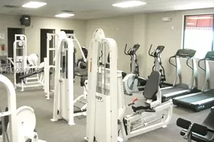 9511 N Hollybrook Lake Dr, Pembroke Pines, FL 33025 - Photo 40