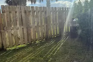 493 NE 4th St, Florida City, FL 33034 - Photo 12