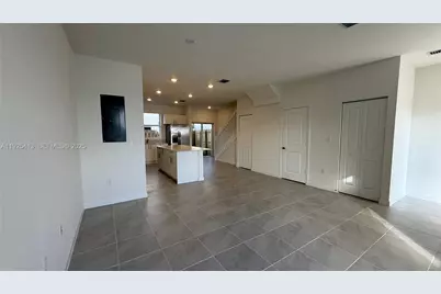 1096 SE 2nd Ter #1096, Miami, FL 33034 - Photo 12