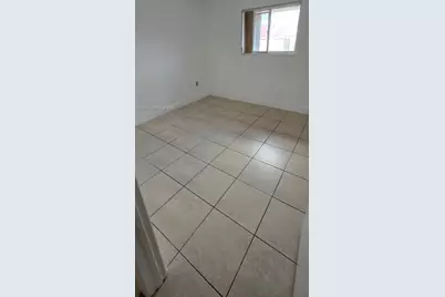 560 NW 82nd Pl #303, Miami, FL 33126 - Photo 6