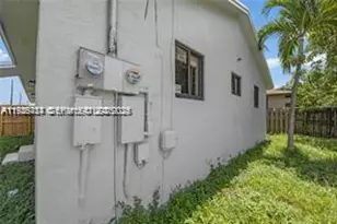 303 NW 7th St, Hallandale Beach, FL 33009 - Photo 4