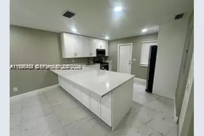 303 NW 7th St #1-2, Hallandale Beach, FL 33009 - Photo 18