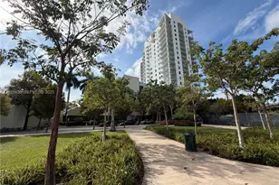 10 SW South River Dr, Miami, FL 33130 - Photo 26