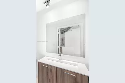 10 SW South River Dr #1806, Miami, FL 33130 - Photo 14