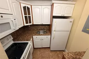 8011 W 6th Ave, Hialeah, FL 33014 - Photo 10