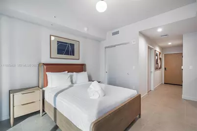 11 NE 6th Street #2206, Miami, FL 33132 - Photo 8