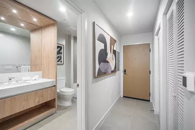 11 NE 6th Street #2206, Miami, FL 33132 - Photo 2