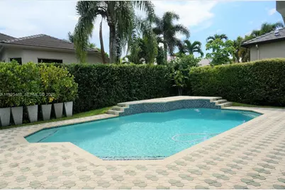 8006 N Savannah Cir, Davie, FL 33328 - Photo 18