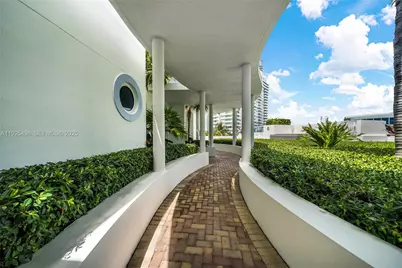 100 S Pointe Dr #TH-13, Miami Beach, FL 33139 - Photo 54