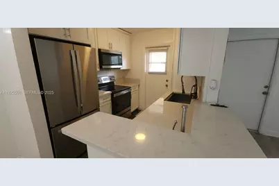 3061 NE 49th St #10, Fort Lauderdale, FL 33308 - Photo 2