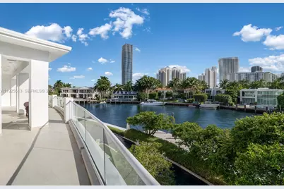 142 S Island Dr, Golden Beach, FL 33160 - Photo 30