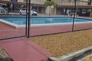 1075 W 68th St, Hialeah, FL 33014 - Photo 26