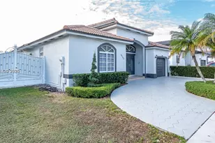 8952 NW 145th Ln, Miami Lakes, FL 33018 - Photo 2