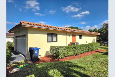 1327 NW 87th Ter, Coral Springs, FL 33071 - Photo 4