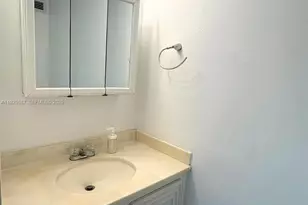 1000 Parkview Dr, Hallandale Beach, FL 33009 - Photo 26