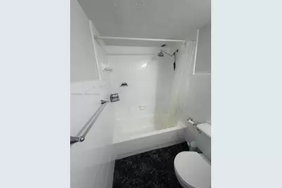 1000 Parkview Dr #605, Hallandale Beach, FL 33009 - Photo 14