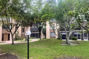 661 NE 195th St, Miami, FL 33179 - Photo 24
