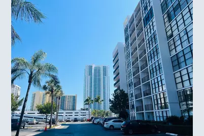 1000 Parkview Dr #605, Hallandale Beach, FL 33009 - Photo 6