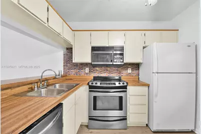 10501 W Broward Blvd #304, Plantation, FL 33324 - Photo 8