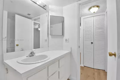 10501 W Broward Blvd #304, Plantation, FL 33324 - Photo 14