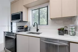 16049 NE 9th Pl, North Miami Beach, FL 33162 - Photo 14