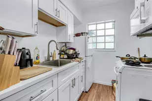 635 8th St, Miami Beach, FL 33139 - Photo 4