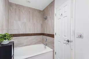 371 Fairway Cir, Weston, FL 33326 - Photo 10