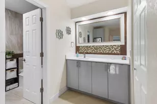 371 Fairway Cir, Weston, FL 33326 - Photo 8