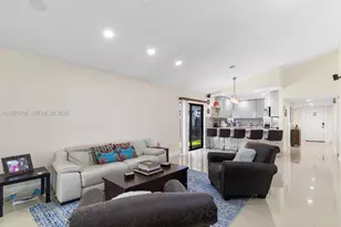 371 Fairway Cir, Weston, FL 33326 - Photo 16