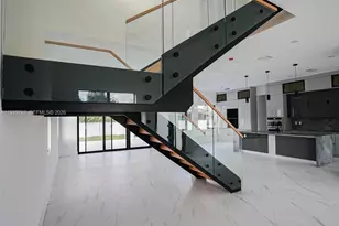 13083 Davie Oaks Dr, Davie, FL 33325 - Photo 2