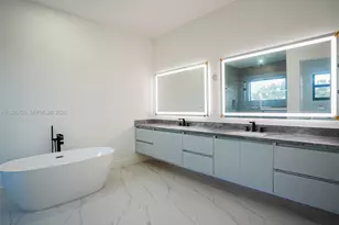 13083 Davie Oaks Dr, Davie, FL 33325 - Photo 4