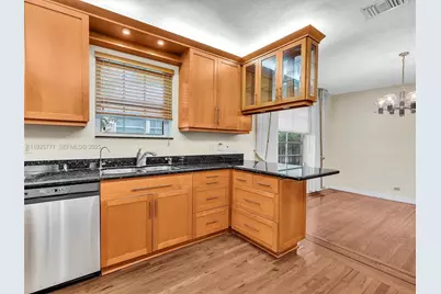 2443 N Meridian Ave, Miami Beach, FL 33140 - Photo 16