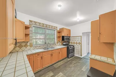 1725 NW 19th St, Miami, FL 33125 - Photo 6
