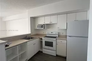 5085 NW 7th St, Miami, FL 33126 - Photo 4