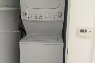 121 NE 34th St, Miami, FL 33137 - Photo 20