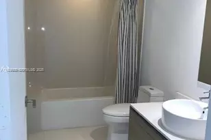 121 NE 34th St, Miami, FL 33137 - Photo 12