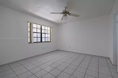 9098 NW 114th St, Hialeah Gardens, FL 33018 - Photo 10