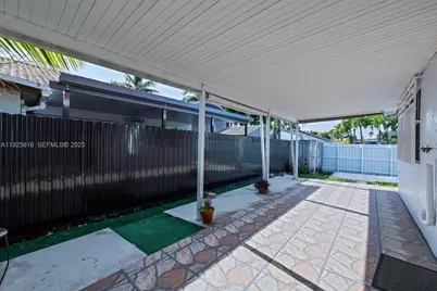 9098 NW 114th St, Hialeah Gardens, FL 33018 - Photo 18