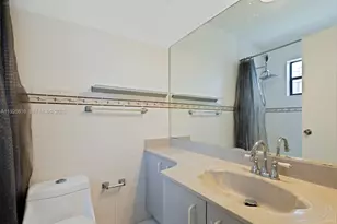 9098 NW 114th St, Hialeah Gardens, FL 33018 - Photo 12