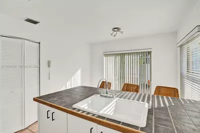 1256 NW 125th Ter, Sunrise, FL 33323 - Photo 12