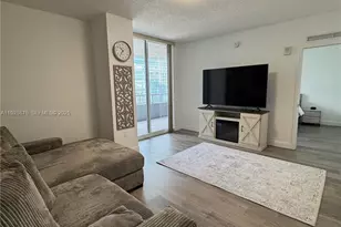 170 SE 14th St, Miami, FL 33131 - Photo 10