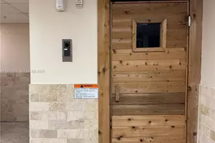 170 SE 14th St, Miami, FL 33131 - Photo 24