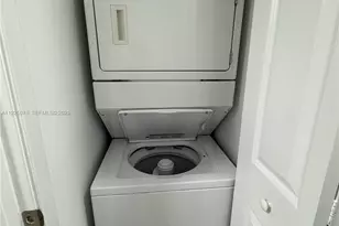 170 SE 14th St, Miami, FL 33131 - Photo 16